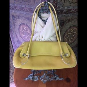 ColeHaan Small purse yellow classic excellent condition